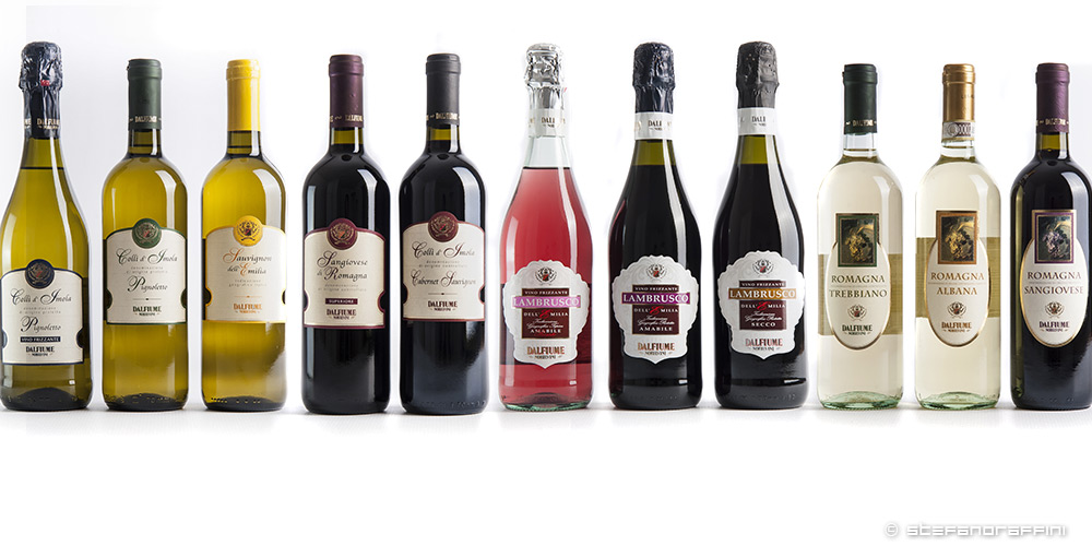 Fotografia pubblicitarie e fotografia ai prodotti della casa vinicola Dalfiume, fotografie di bottiglie di vino